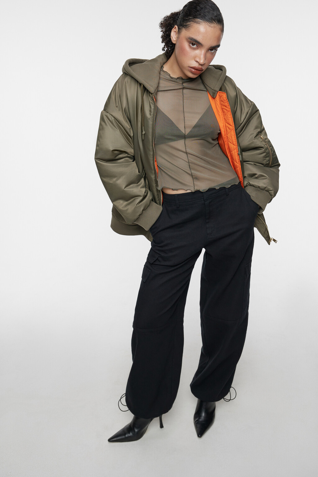 Куртка-бомбер oversize с трикотажным капюшоном - цвет зеленый - 9