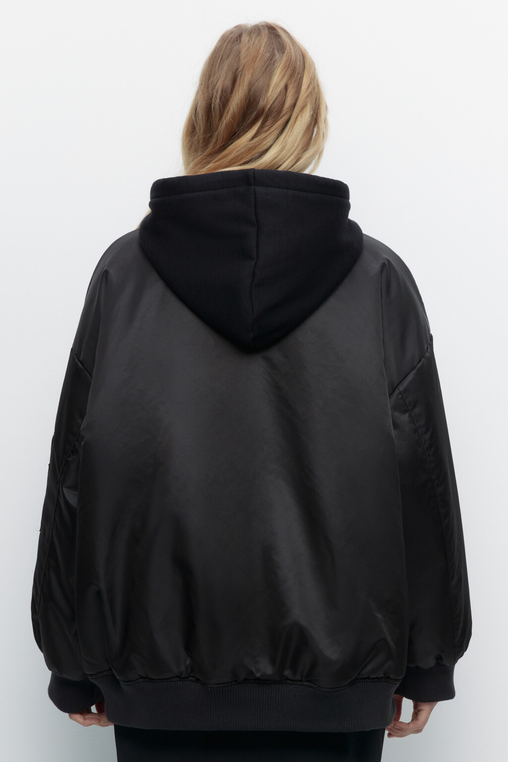 Куртка-бомбер oversize с трикотажным капюшоном - цвет черный - 5