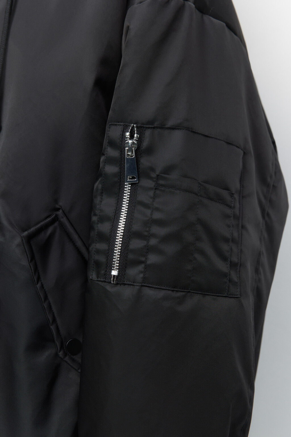 Куртка-бомбер oversize с трикотажным капюшоном - цвет черный - 7