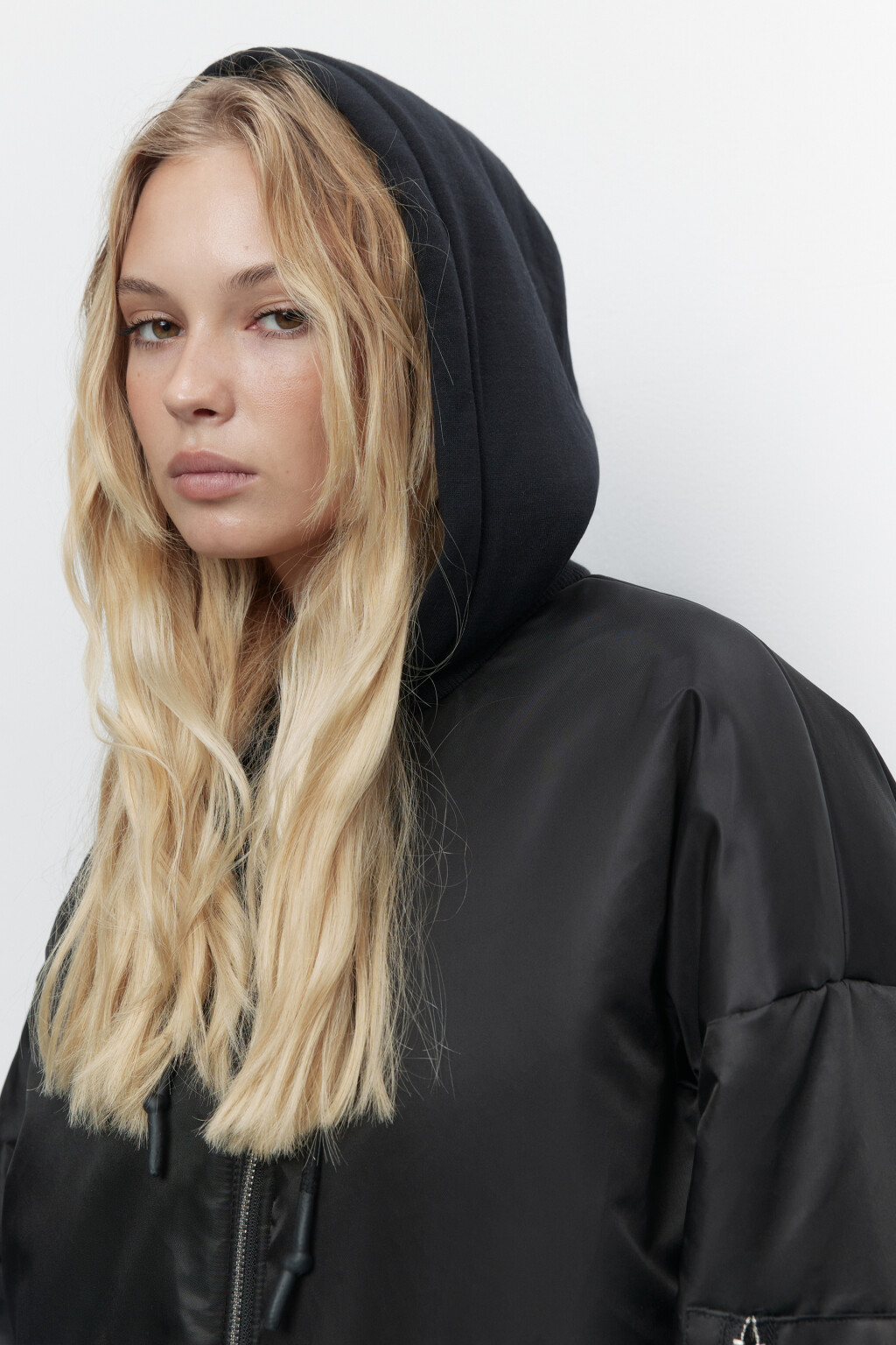 Куртка-бомбер oversize с трикотажным капюшоном - цвет черный - 10