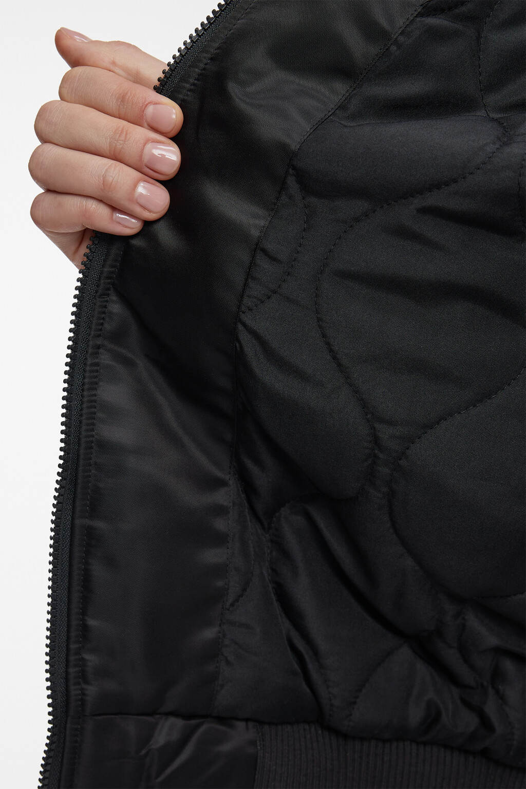 Куртка-бомбер oversize утепленная с нашивками - цвет черный - 7