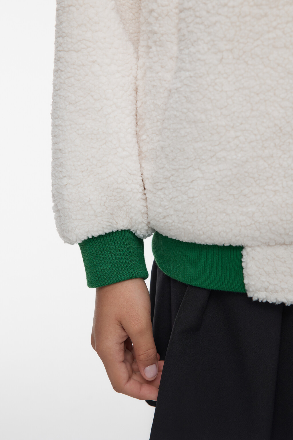 Куртка-бомбер oversize из искусственного меха с нашивкой - цвет бежевый - 7