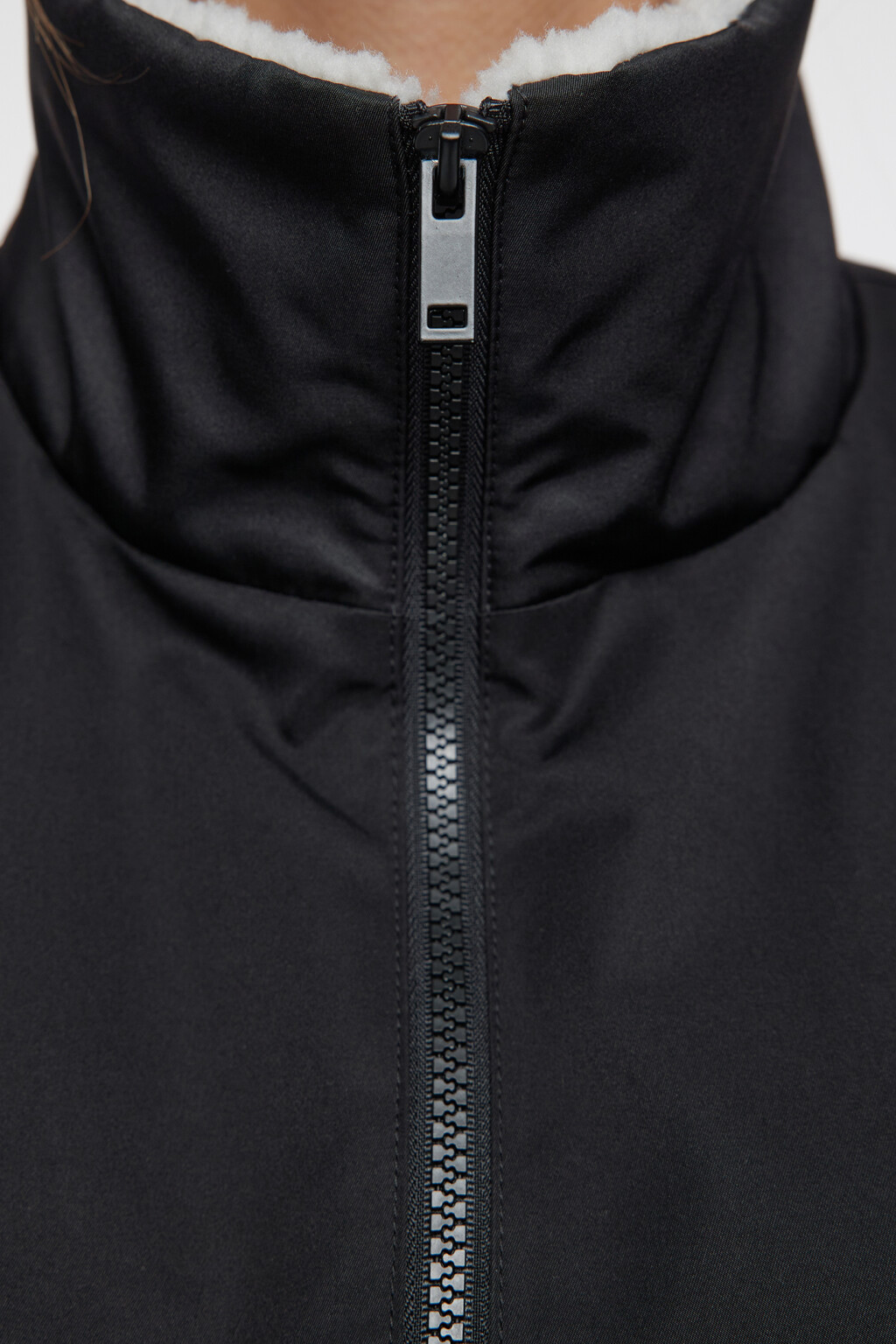 Куртка-бомбер короткая утепленная с подкладом - цвет черный - 5