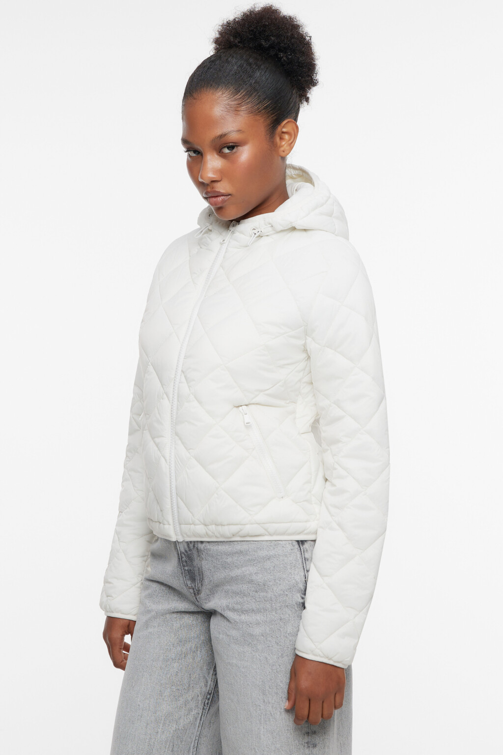 Куртка короткая стеганая с капюшоном и утяжками - цвет молочный - 2