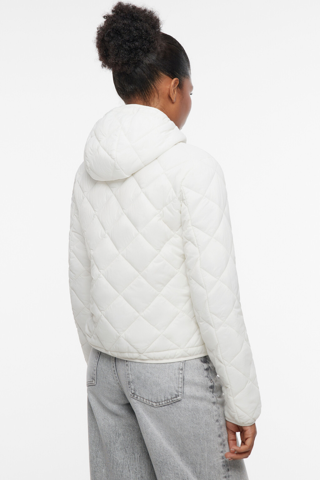 Куртка короткая стеганая с капюшоном и утяжками - цвет молочный - 3