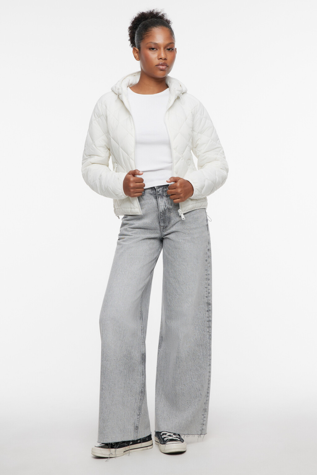 Куртка короткая стеганая с капюшоном и утяжками - цвет молочный - 4