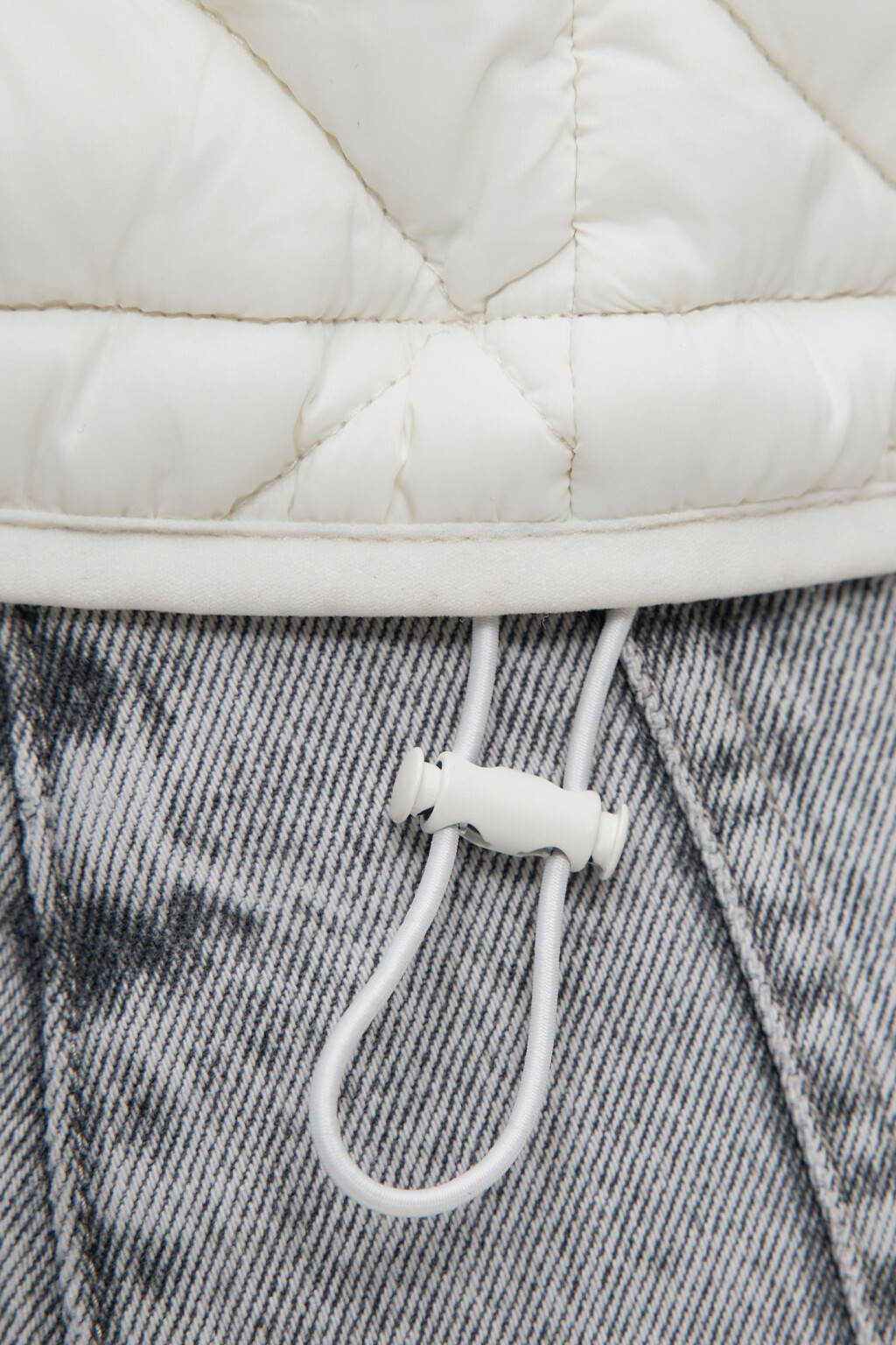 Куртка короткая стеганая с капюшоном и утяжками - цвет молочный - 7