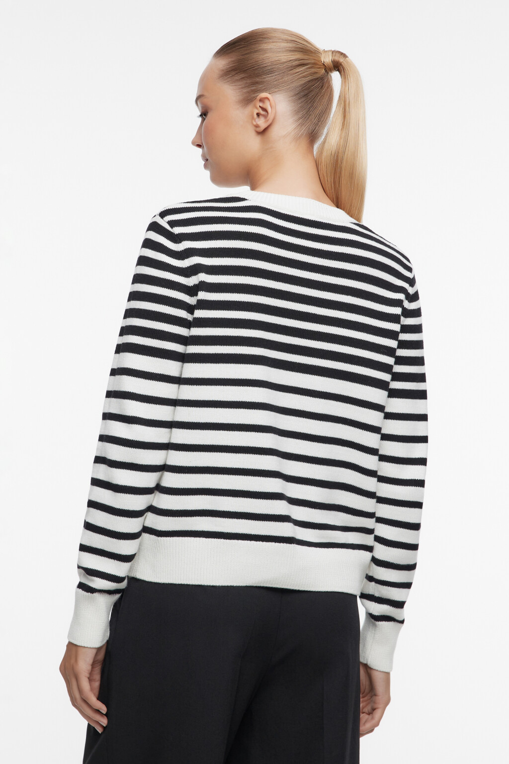 Джемпер вязаный хлопковый с принтом в полоску - цвет белый - 4