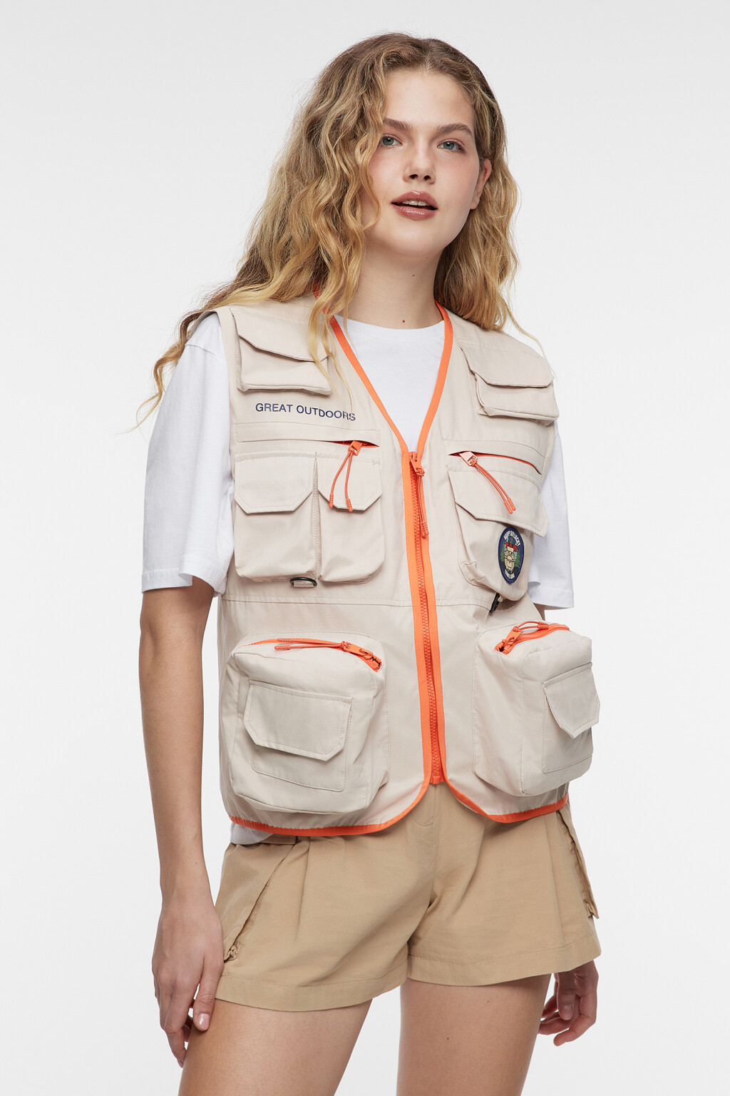 Жилет хлопковый с накладными карманами в походном стиле - цвет коричневый - 2