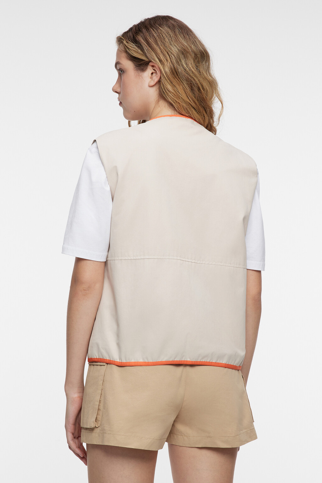 Жилет хлопковый с накладными карманами в походном стиле - цвет коричневый - 4