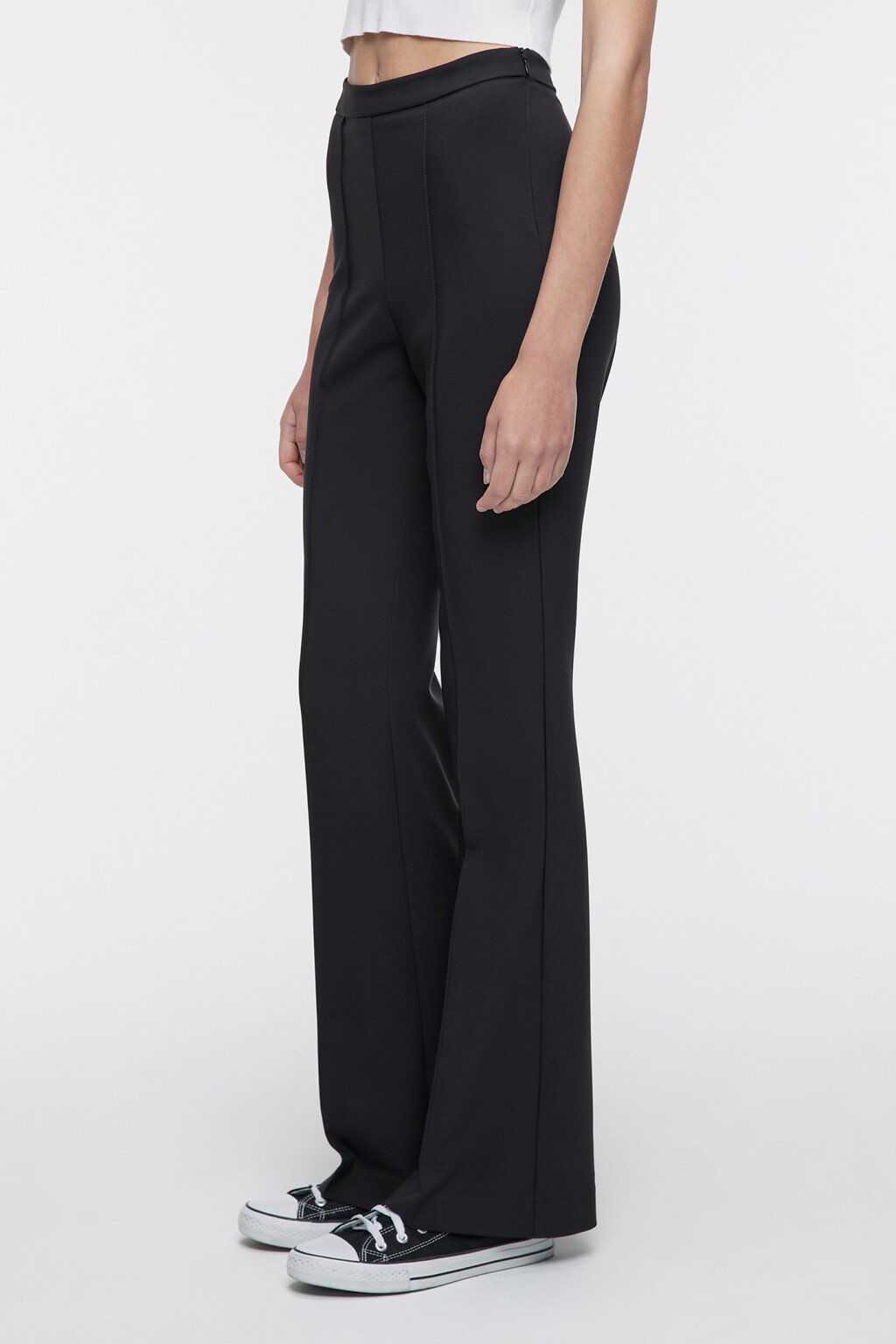 Брюки клеш облегающие костюмные с высокой посадкой - цвет черный - 2