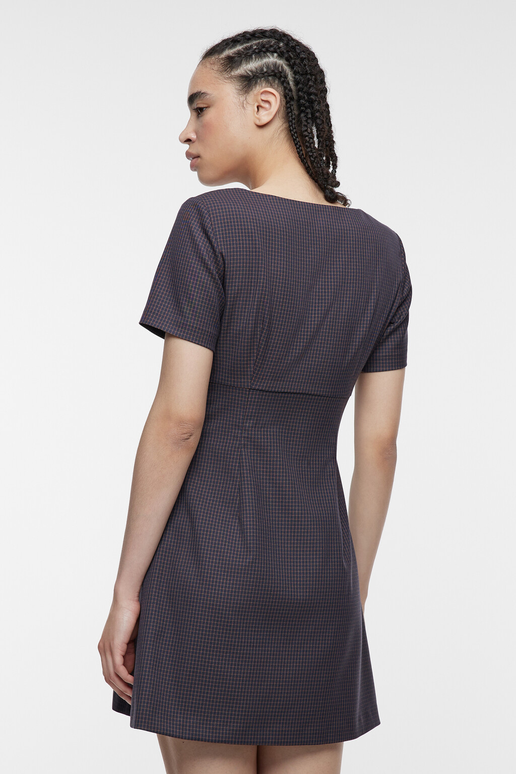 Платье мини приталенное с вырезом каре и разрезом - цвет коричневый - 3