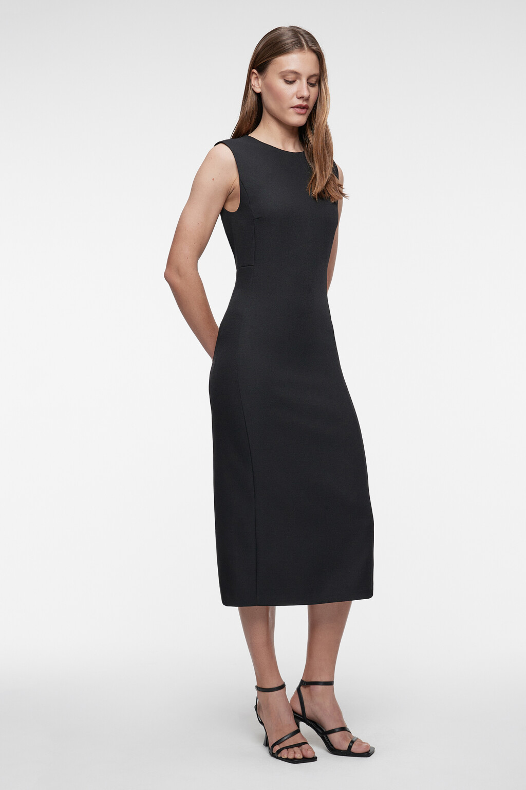 Платье-футляр миди облегающее без рукавов - цвет черный - 2