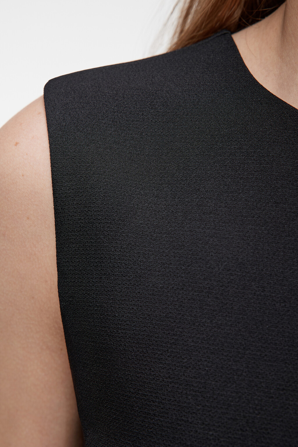 Платье-футляр миди облегающее без рукавов - цвет черный - 5
