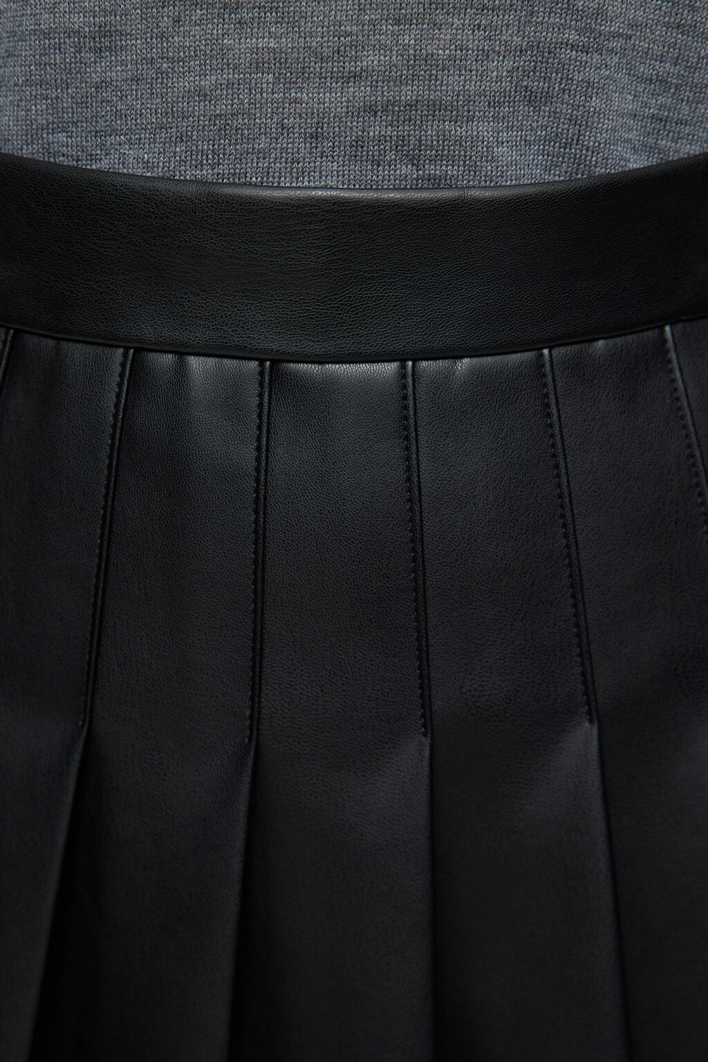 Юбка-трапеция мини плиссированная из искусственной кожи - цвет черный - 5