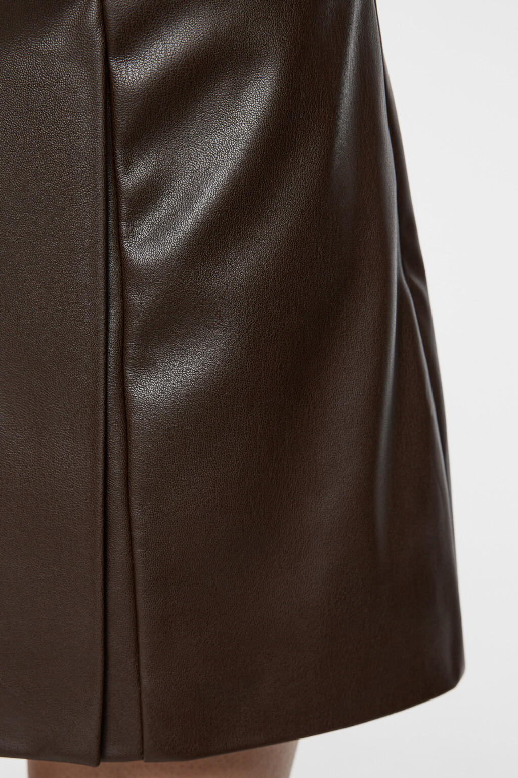 Юбка-шорты мини с запахом из искусственной кожи - цвет коричневый - 5