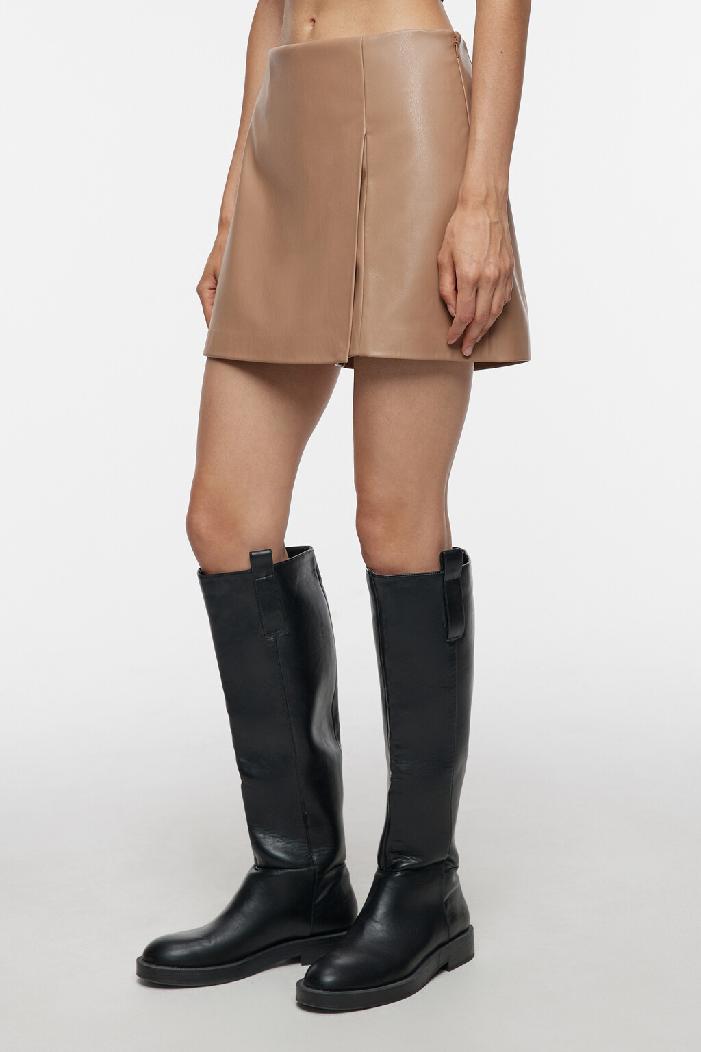 Юбка-шорты мини с запахом из искусственной кожи - цвет коричневый - 3