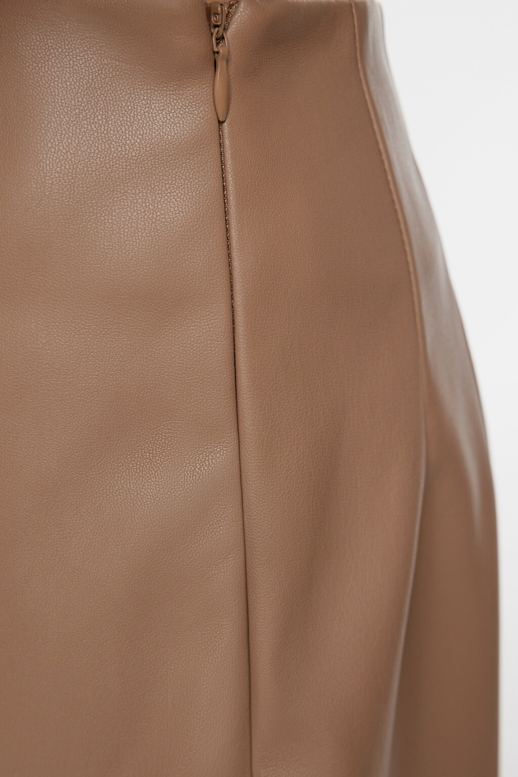 Юбка-шорты мини с запахом из искусственной кожи - цвет коричневый - 6