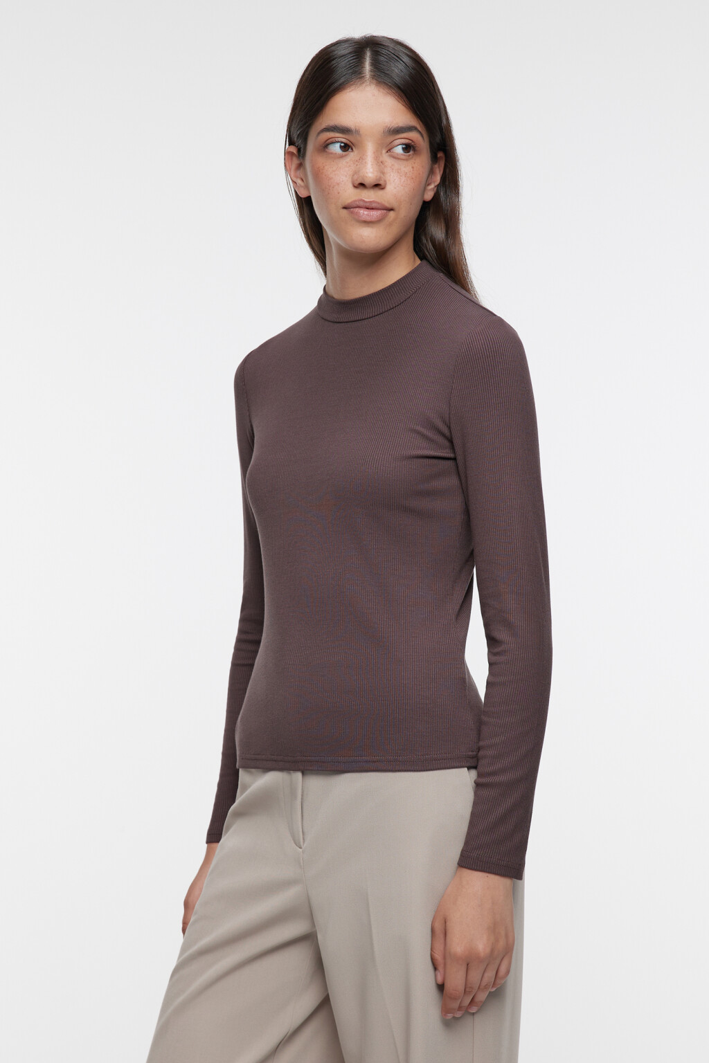Лонгслив вискозный с коротким воротником-стойкой - цвет коричневый - 3