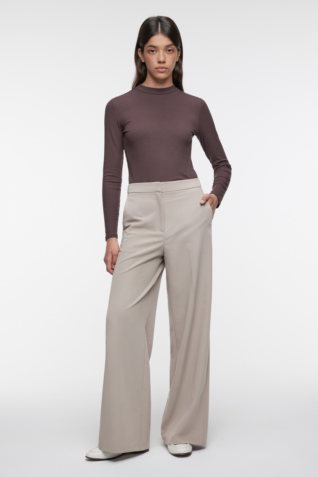 Лонгслив вискозный с коротким воротником-стойкой - цвет коричневый - 1