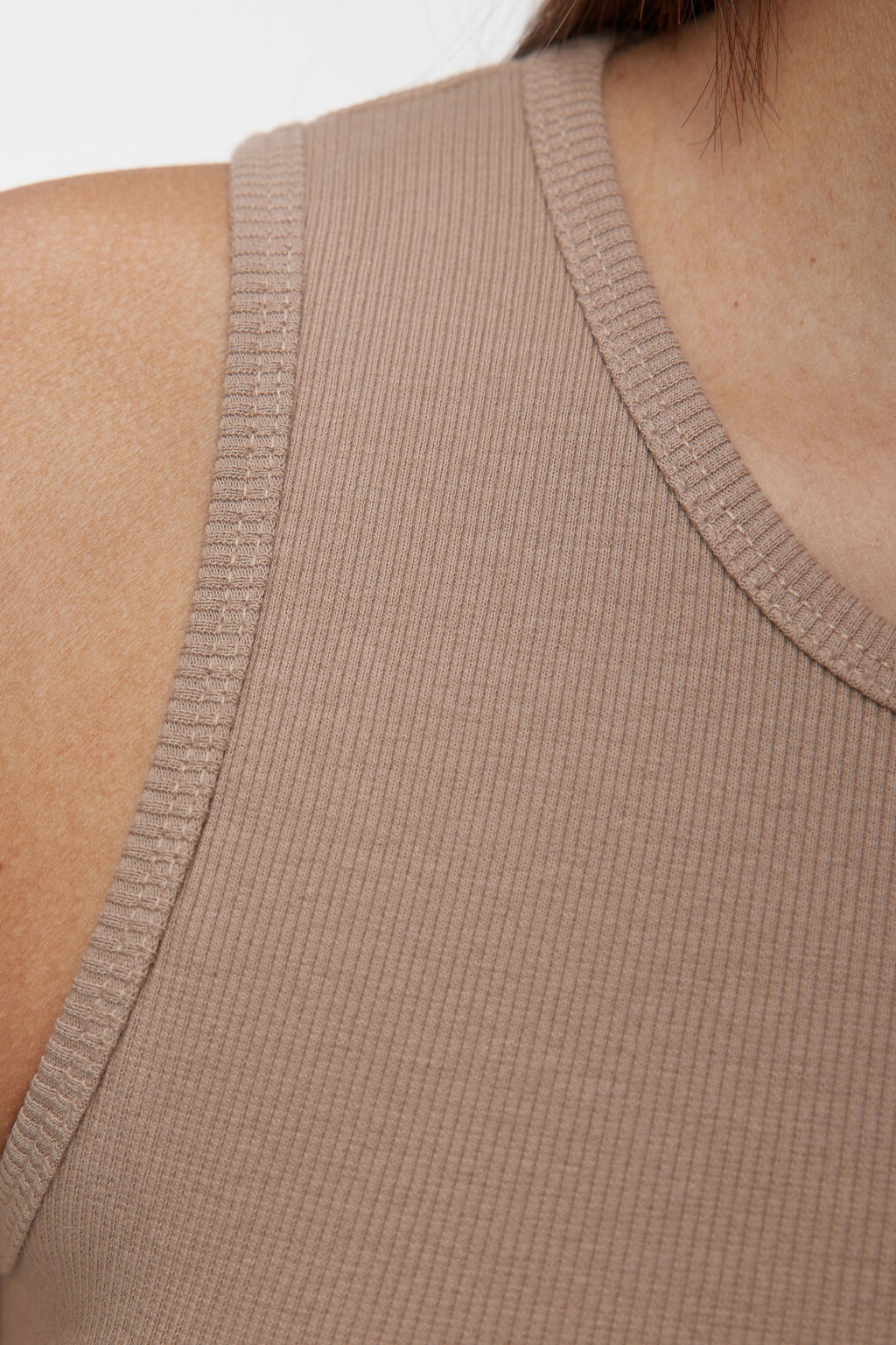 Топ-майка хлопковый укороченный на широких бретелях - цвет бежевый - 5