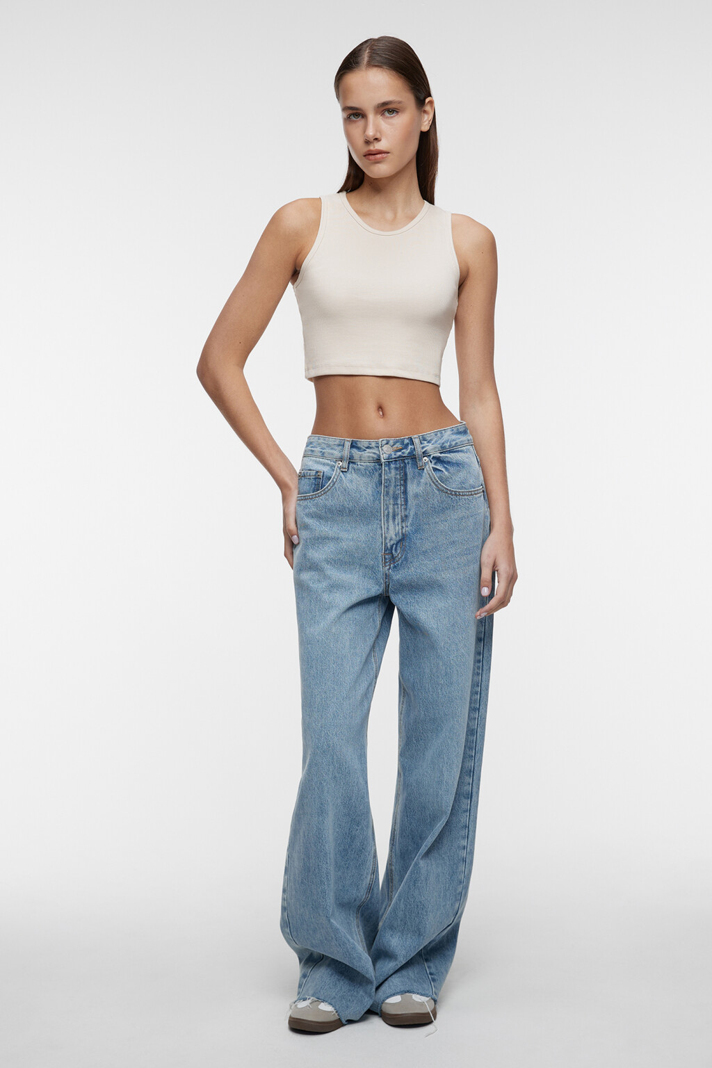 Топ-майка хлопковый укороченный на широких бретелях - цвет бежевый - 4