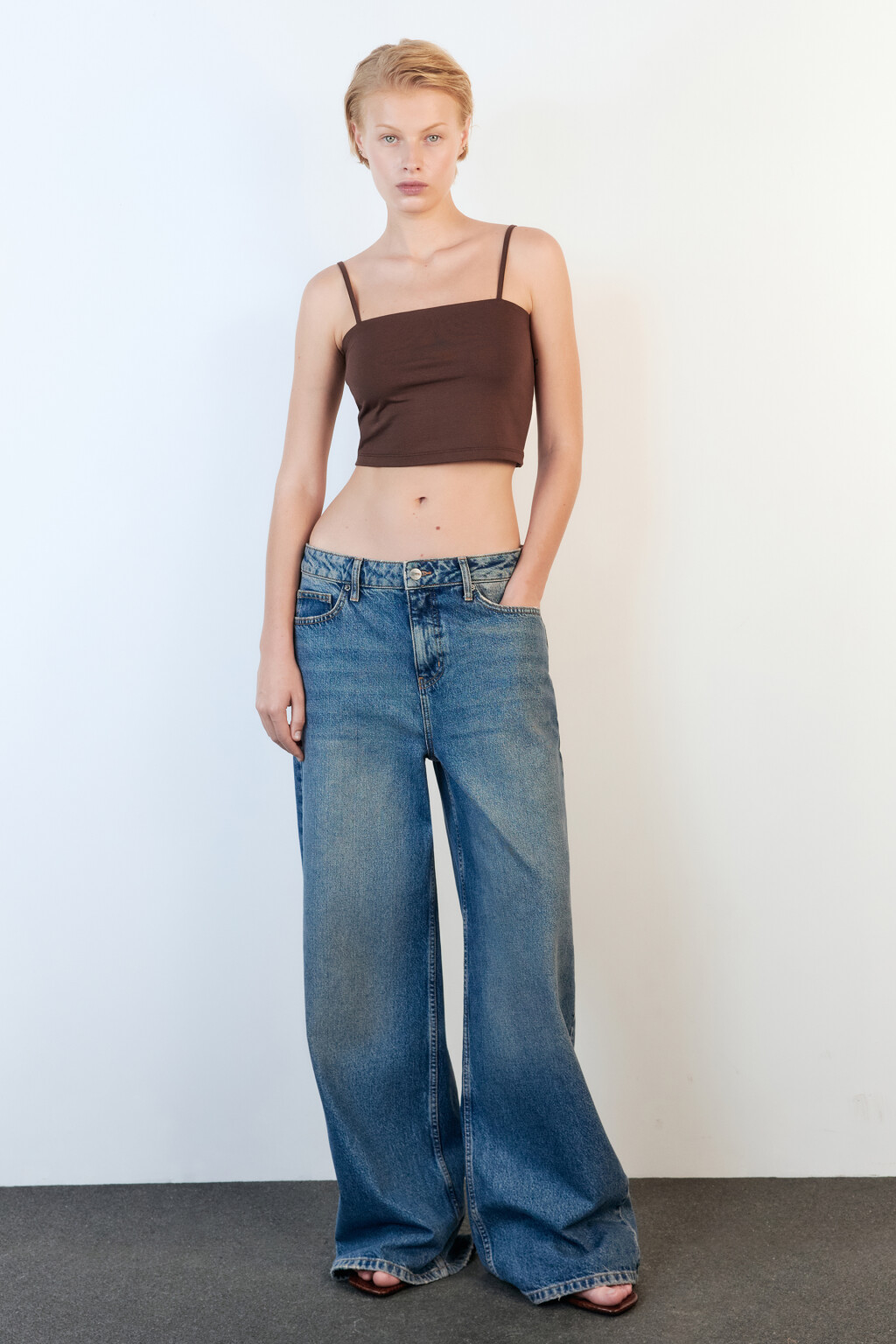 Топ-майка хлопковый на тонких бретелях - цвет коричневый - 5