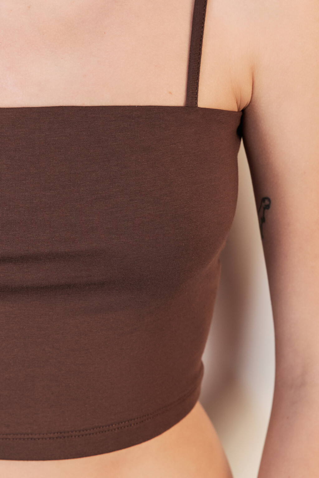 Топ-майка хлопковый на тонких бретелях - цвет коричневый - 6