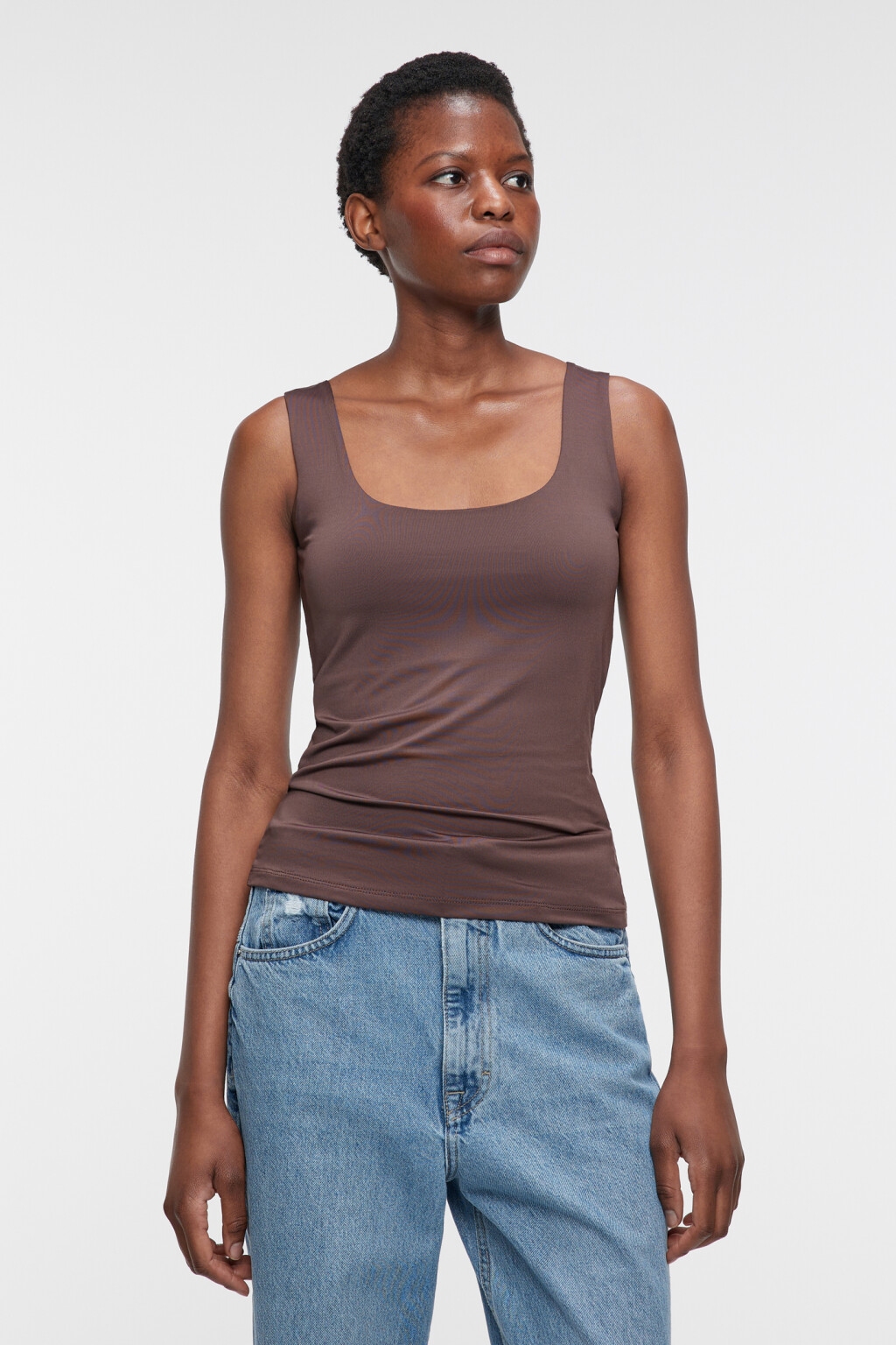 Майка облегающая гладкая с подкладкой на груди - цвет коричневый - 2