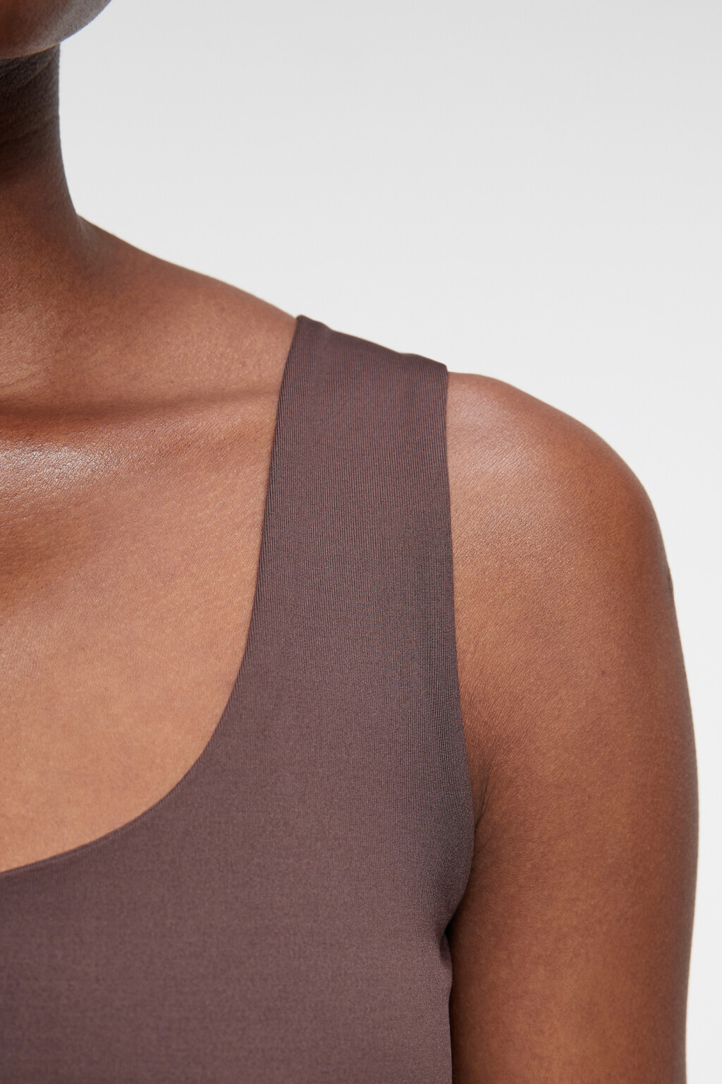Майка облегающая гладкая с подкладкой на груди - цвет коричневый - 5