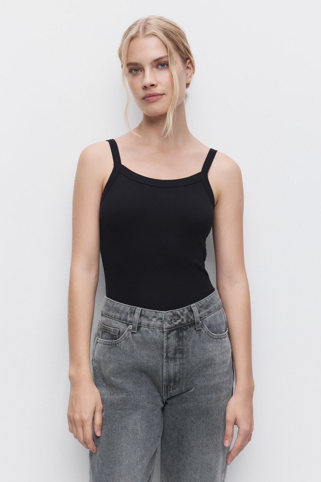 Майка-боди хлопковая облегающая на тонких бретельках - цвет черный - 2