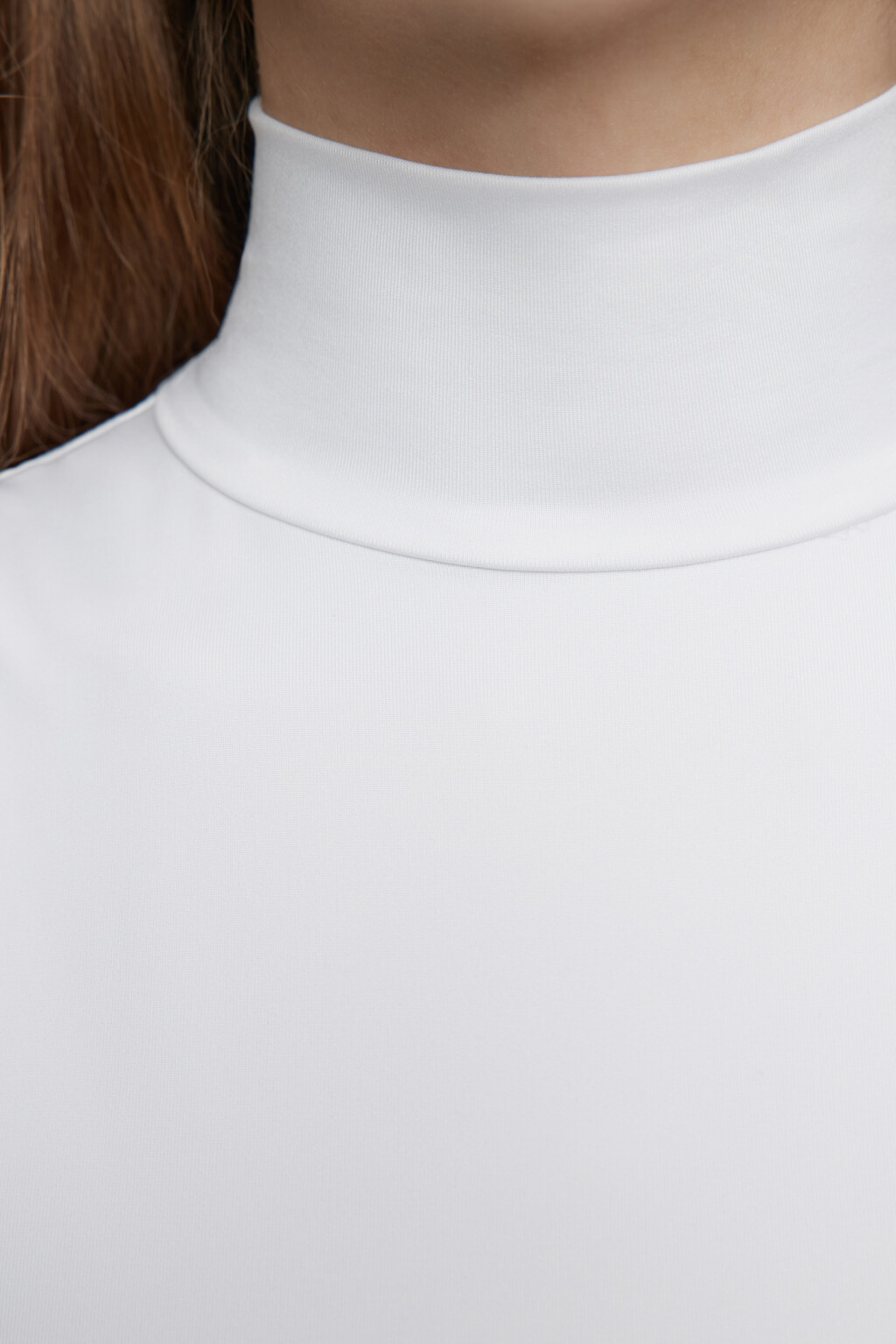 Топ-майка гладкий облегающий с воротником-стойкой - цвет белый - 5