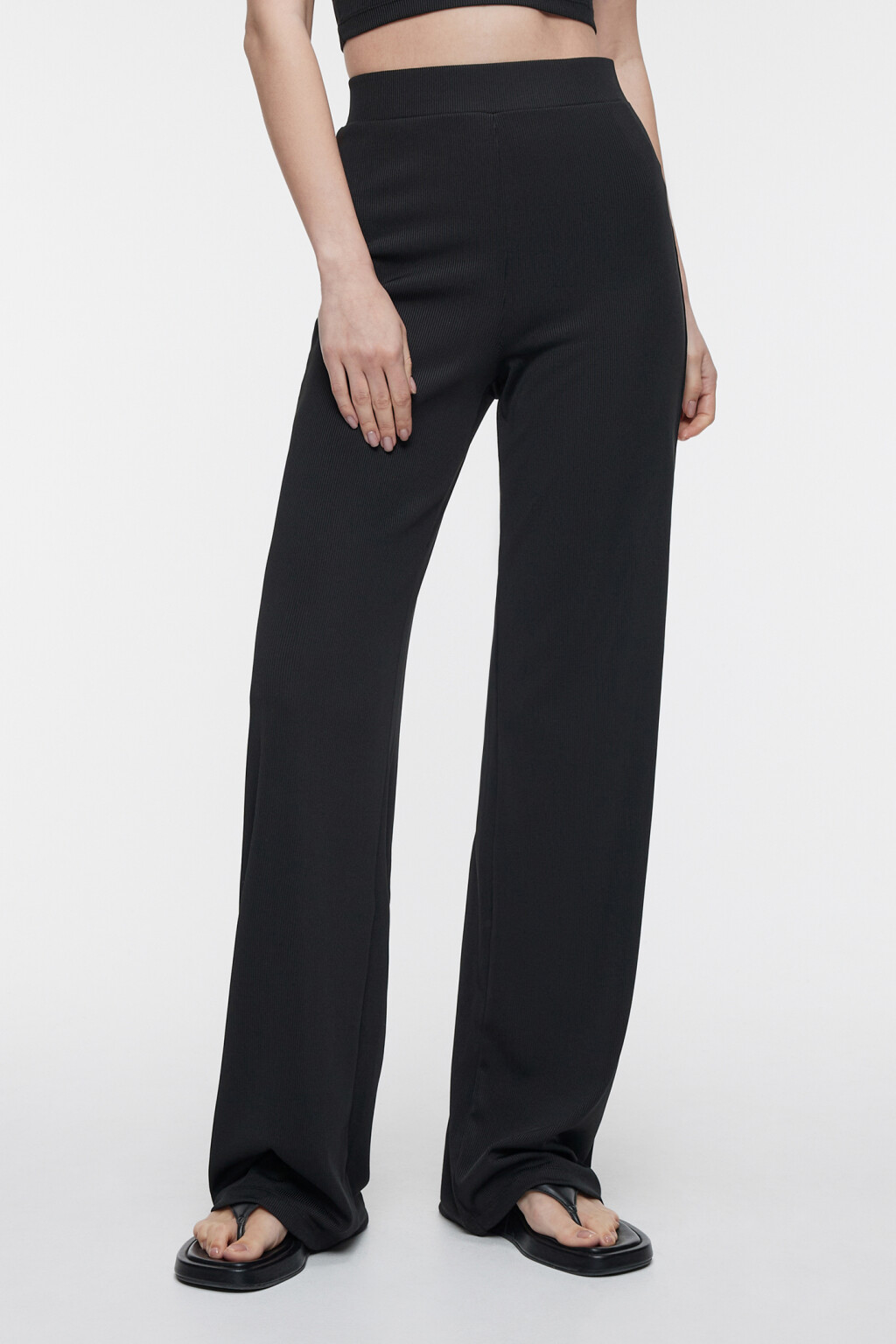 Брюки прямые в рубчик с поясом-резинкой - цвет черный - 1