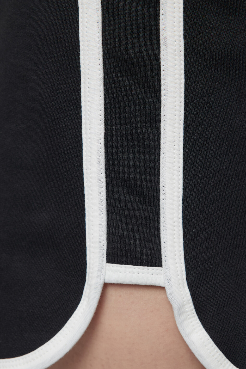 Шорты мини трикотажные из футера с лампасами - цвет черный - 6