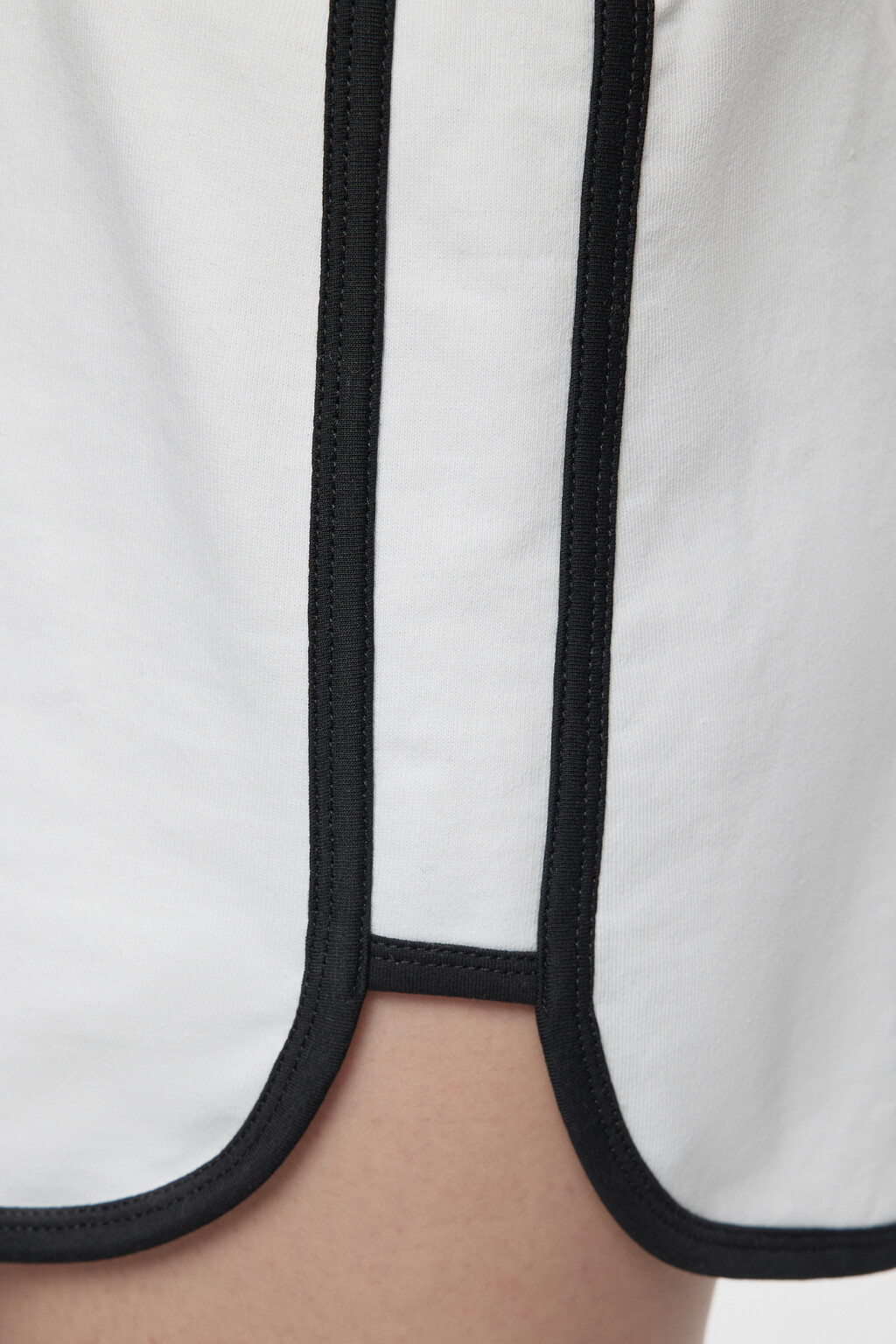 Шорты мини трикотажные из футера с лампасами - цвет бежевый - 6