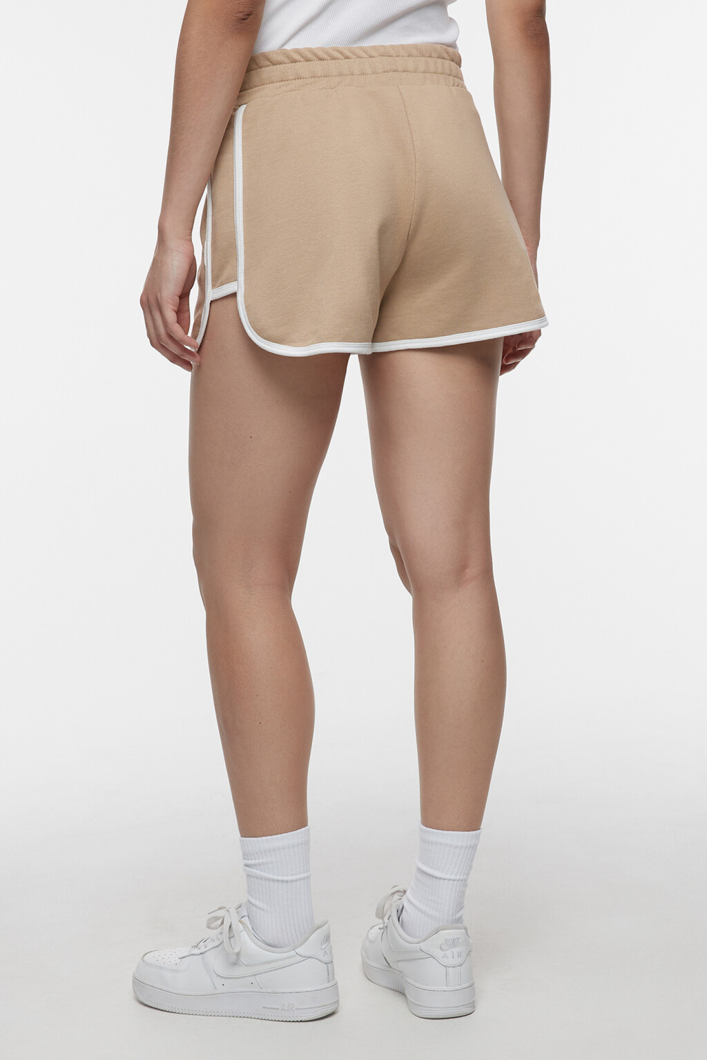 Шорты мини трикотажные из футера с лампасами - цвет коричневый - 4