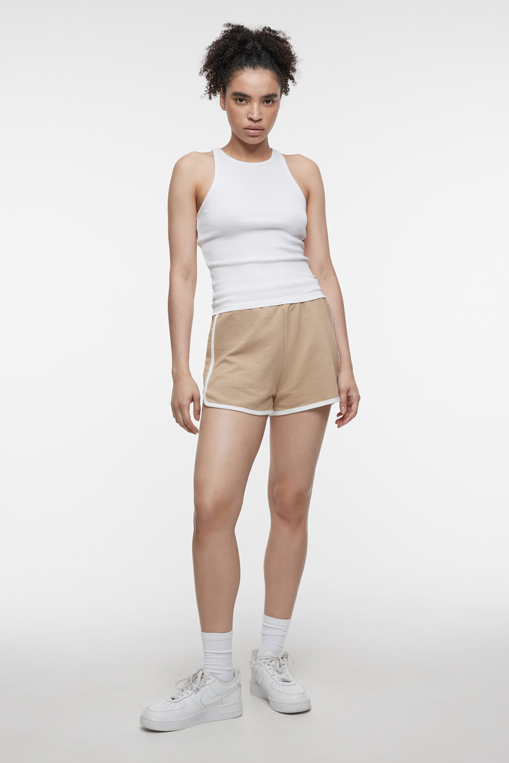 Шорты мини трикотажные из футера с лампасами - цвет коричневый - 1