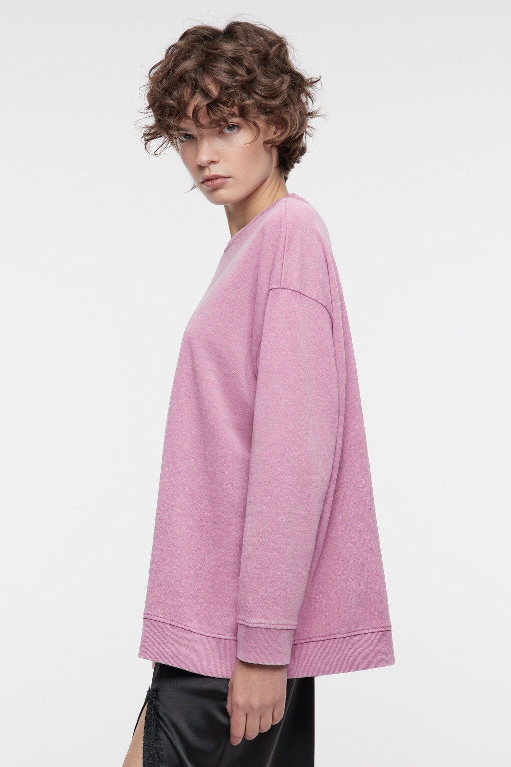 Свитшот oversize с вареным эффектом и стразами - цвет серый - 4