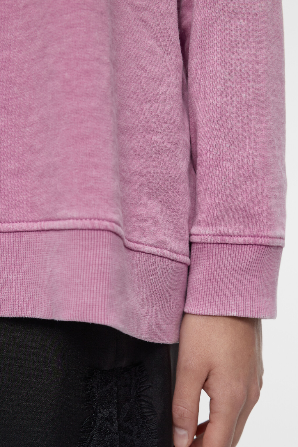 Свитшот oversize с вареным эффектом и стразами - цвет серый - 7