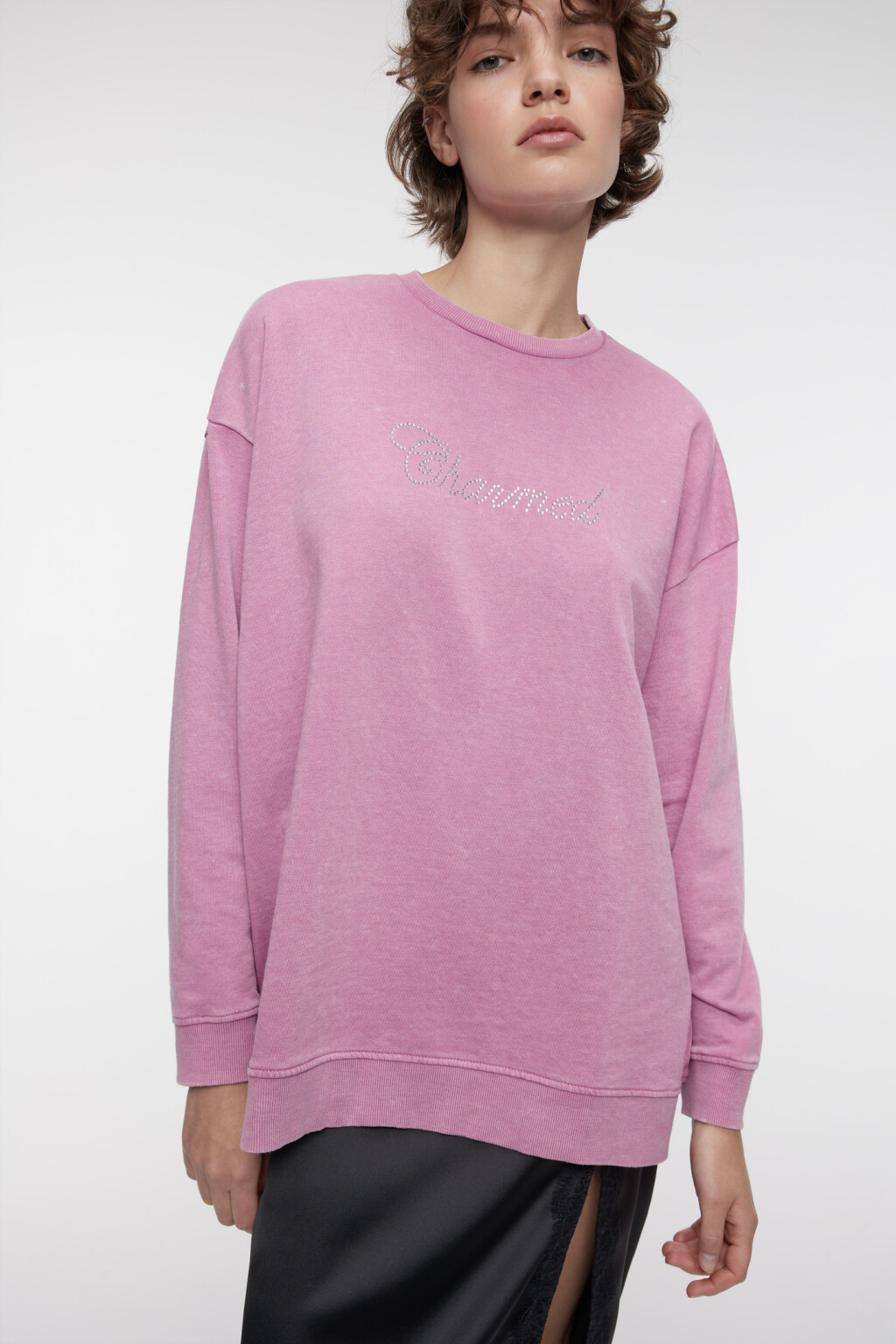 Свитшот oversize с вареным эффектом и стразами - цвет серый - 2