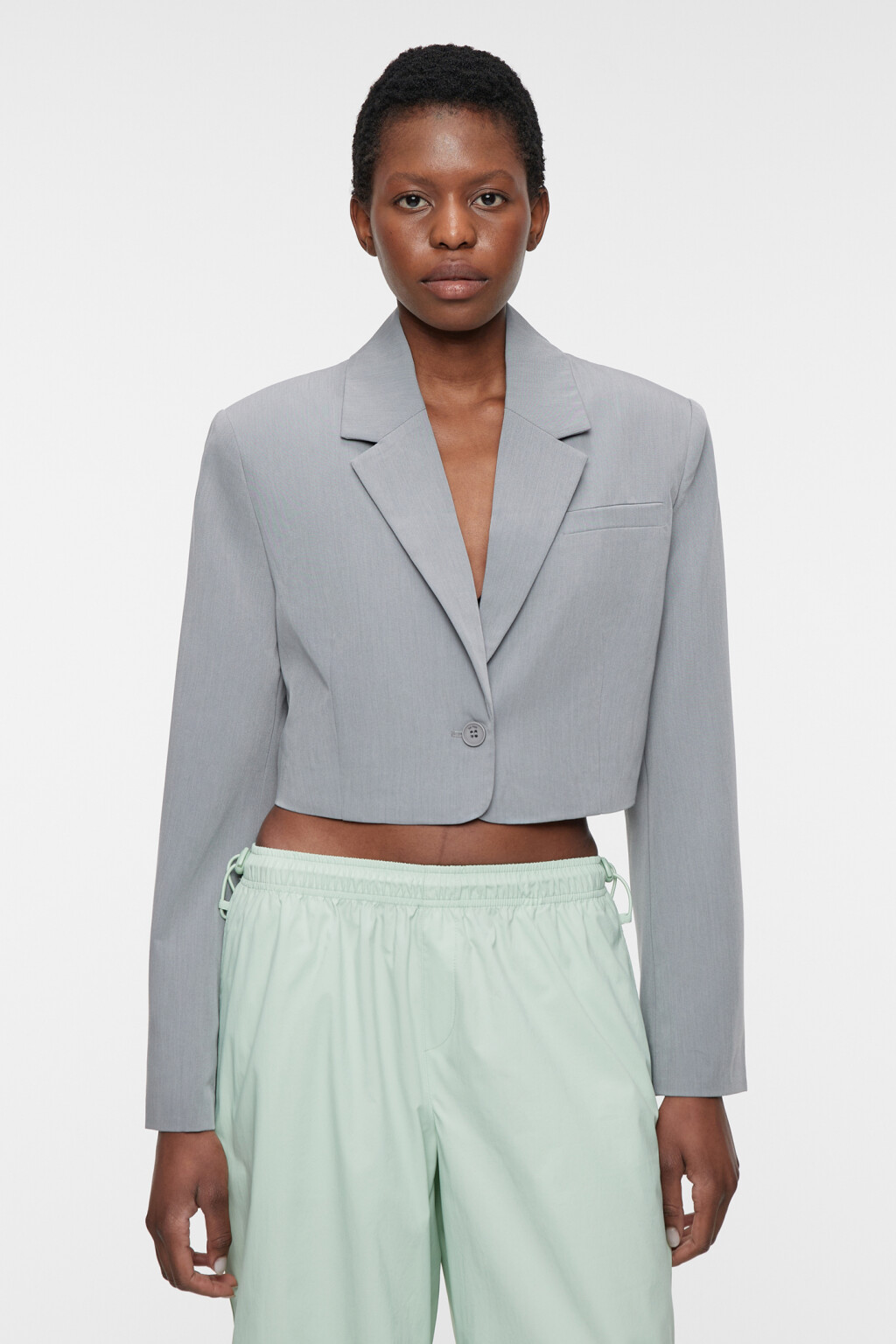 Пиджак однобортный укороченный из костюмной ткани - цвет серый - 2