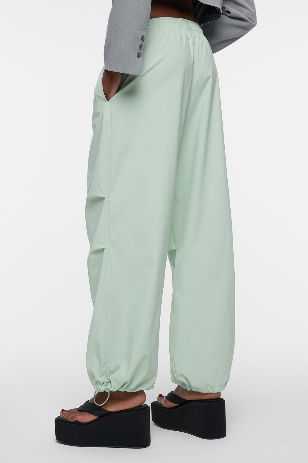 Брюки-парашюты свободные с утяжками на манжетах и поясе - цвет зеленый - 3