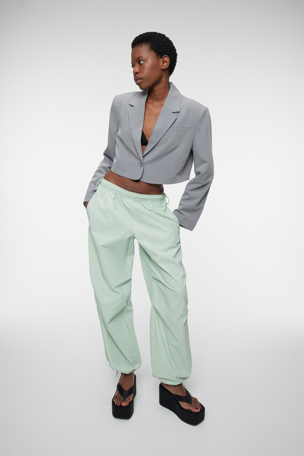 Брюки-парашюты свободные с утяжками на манжетах и поясе - цвет зеленый - 8