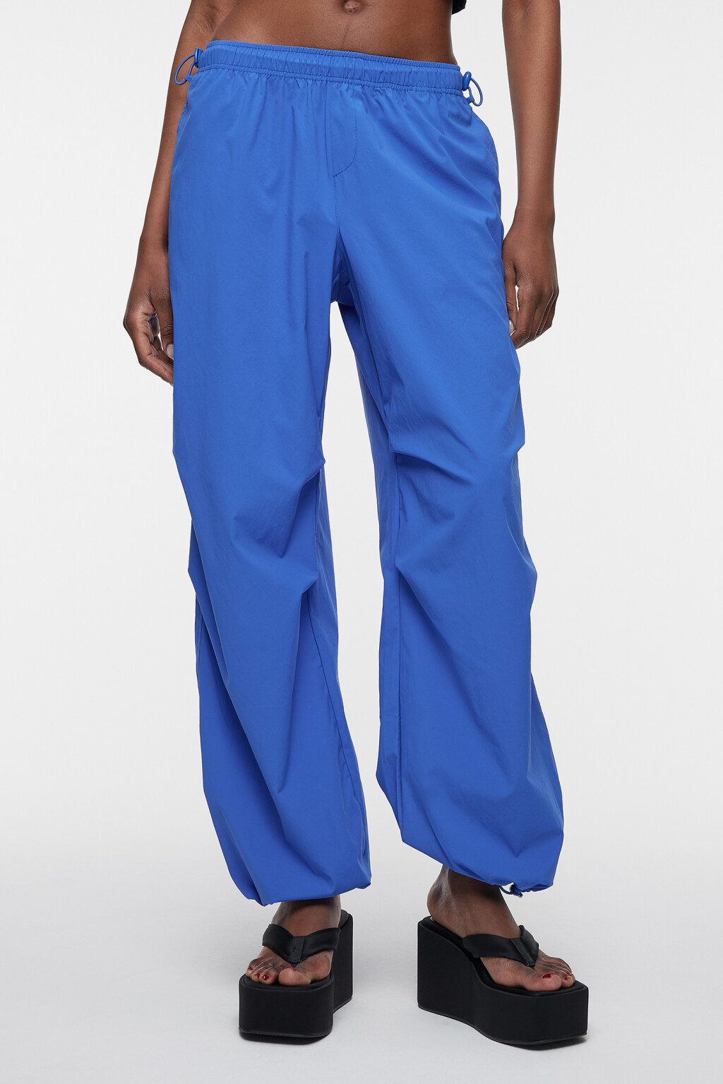 Брюки-парашюты свободные с утяжками на манжетах и поясе - цвет голубой - 2