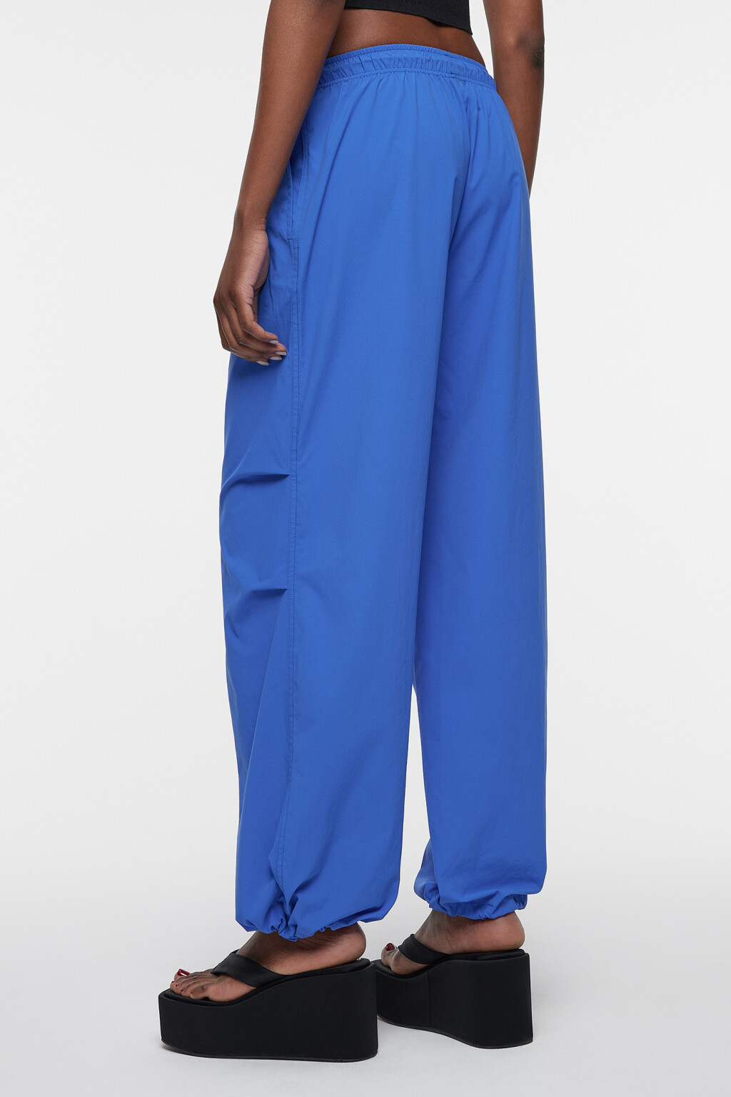 Брюки-парашюты свободные с утяжками на манжетах и поясе - цвет голубой - 4