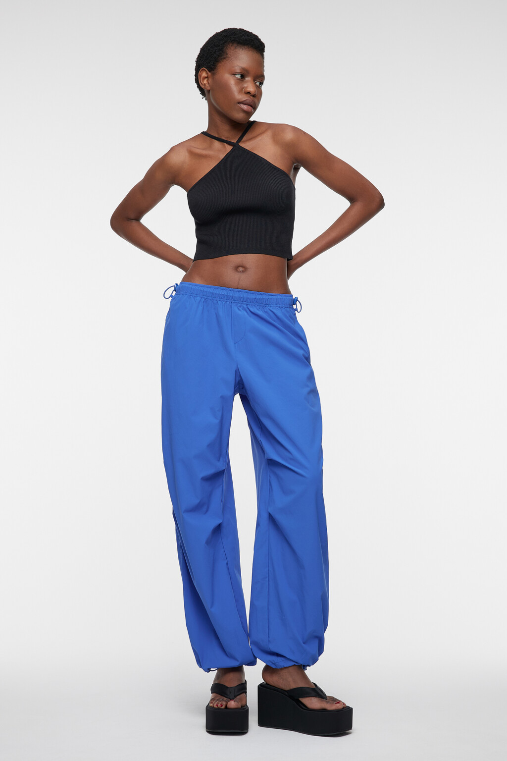 Брюки-парашюты свободные с утяжками на манжетах и поясе - цвет голубой - 1