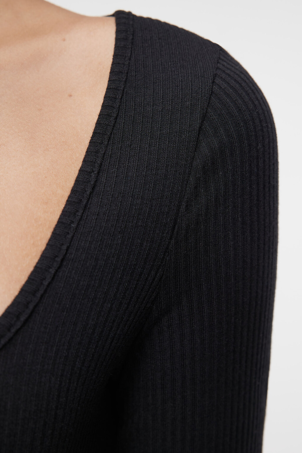 Платье А-силуэта мини трикотажное с вырезом-каре - цвет черный - 8