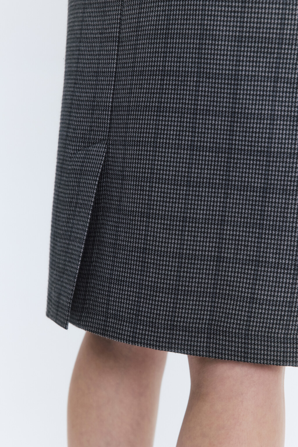 Юбка-карандаш миди в клетку с разрезом сзади - цвет серый - 8