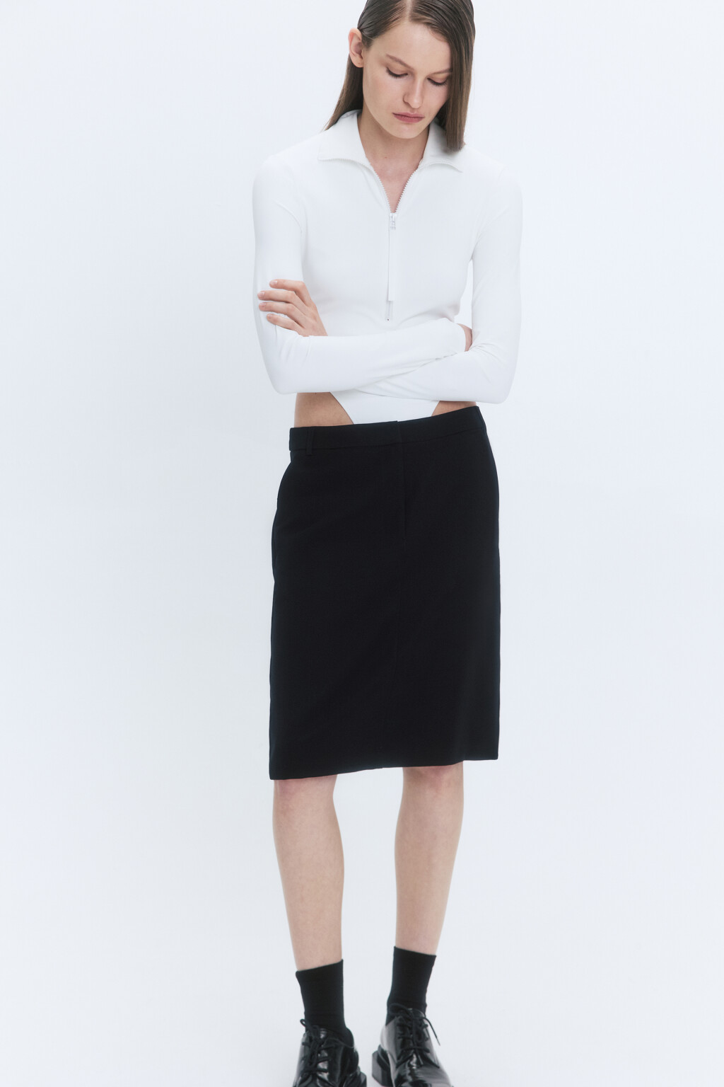 Юбка-карандаш миди костюмная с разрезом сзади - цвет черный - 2