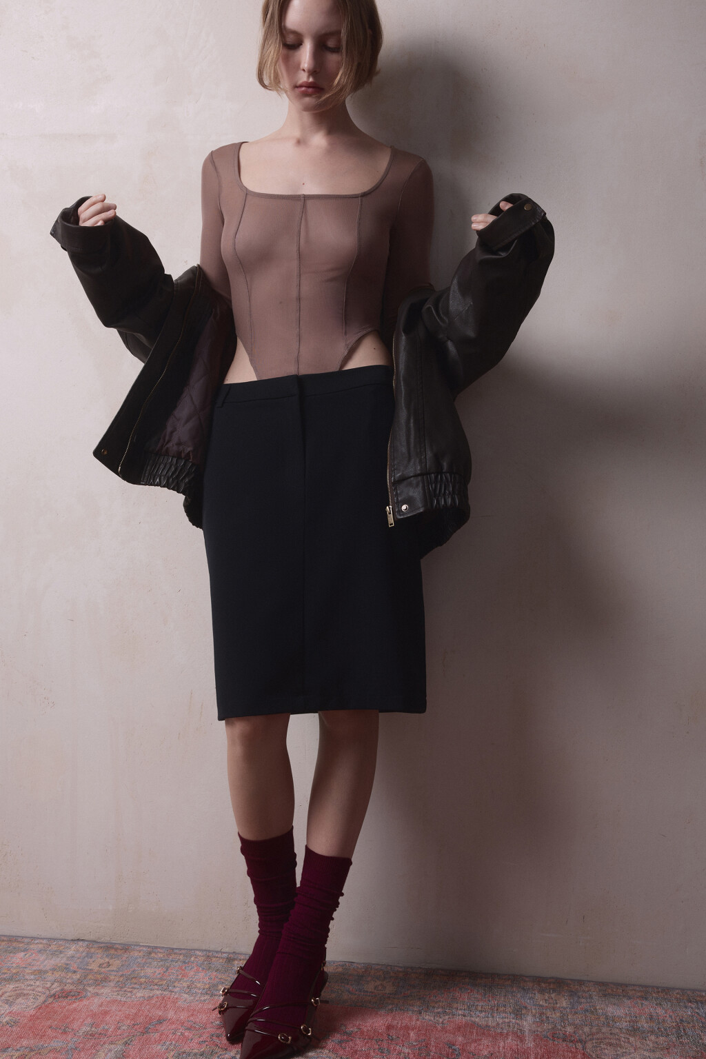 Юбка-карандаш миди костюмная с разрезом сзади - цвет черный - 8